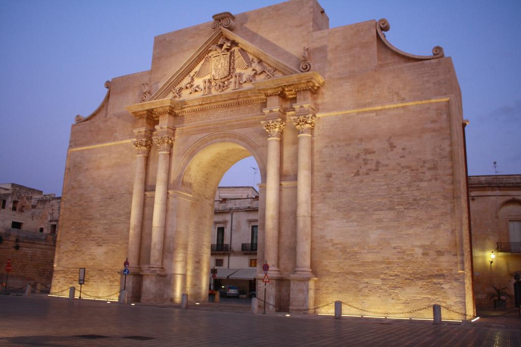 Apartamento La Dimora Di Paola Lecce Exterior foto